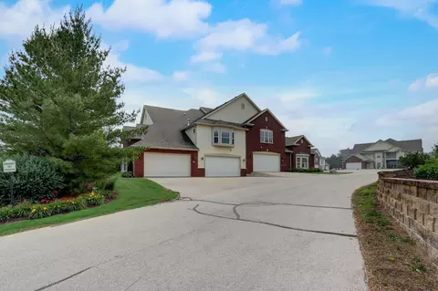 571 Grandview #C, Pewaukee, WI 53072