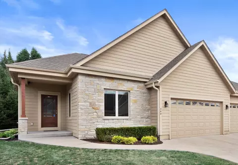 544 Garden Pr, Waukesha, WI 53186
