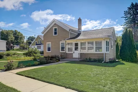 446 Grant, Hartford, WI 53027