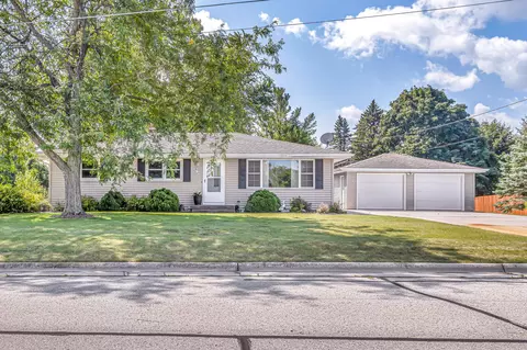 807 Armstrong, Howards Grove, WI 53083