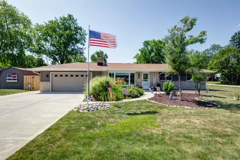 2915 W Edgerton, Greenfield, WI 53221