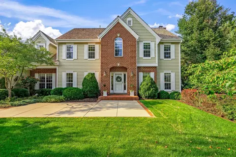 n30w30252 Great Hl, Delafield, WI 53072