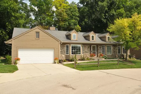 3818 S Oakridge, Greenfield, WI 53228
