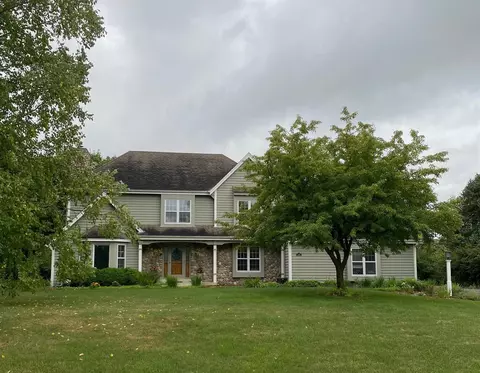 112 Hickory, Delafield, WI 53018