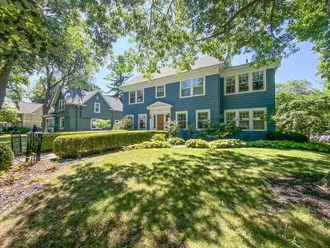 547 W Labelle, Oconomowoc, WI 53066