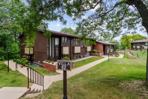 63 Lausanne #63-06, Geneva, WI 53147