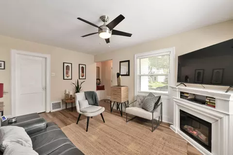 4135 S 1st, Milwaukee, WI 53207