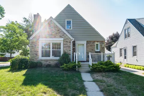 4901 N Idlewild, Whitefish Bay, WI 53217