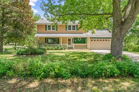 w270n326 Arrowhead, Waukesha, WI 53188