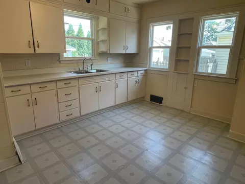 2422 Arlington, Racine, WI 53403