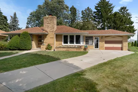 4036 S Alabama, Saint Francis, WI 53235