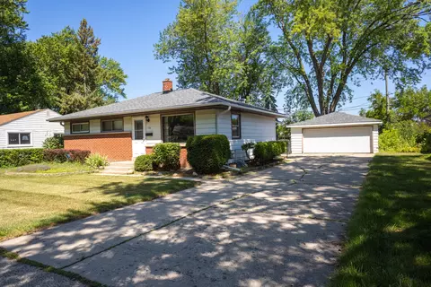 716 Belshire, Hartland, WI 53029