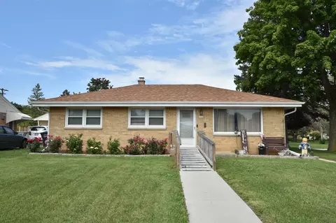 6520 W Bottsford, Greenfield, WI 53220
