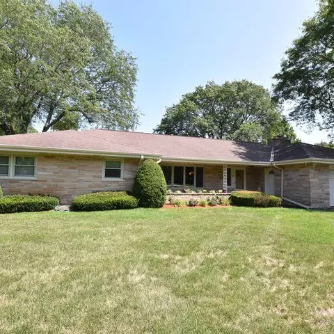 2470 S Root Riv, West Allis, WI 53227