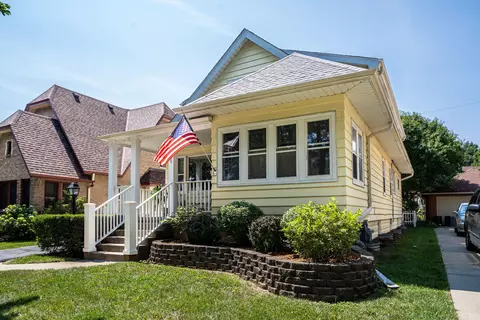 2555 N 72nd, Wauwatosa, WI 53213