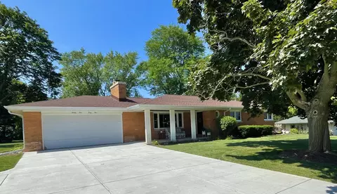 2445 Buena Vis, Brookfield, WI 53045
