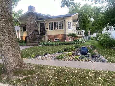 1633 Lake Shr, Lake Geneva, WI 53147