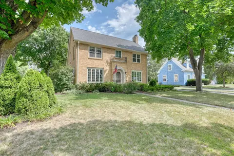 124 E Ottawa, Dousman, WI 53118