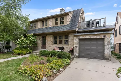 2007 E Lake Blf, Shorewood, WI 53211