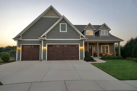 1509 Sara, Burlington, WI 53105