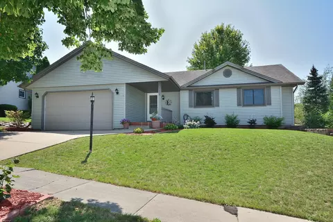 1225 Foxwood, Waukesha, WI 53189