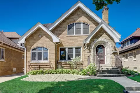 2457 Lefeber, Wauwatosa, WI 53213
