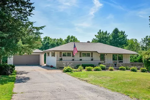 w243 Belleview Avenue, Oconomowoc, WI 53066