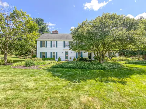 228 Fieldstone, Delafield, WI 53018