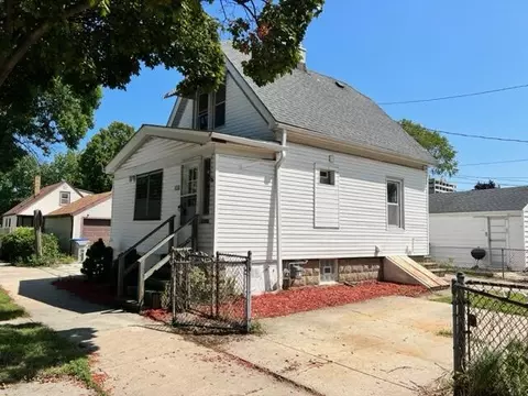 3121 W Dakota, Milwaukee, WI 53215