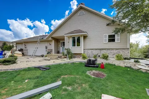 718 Hidden Lk, Slinger, WI 53086