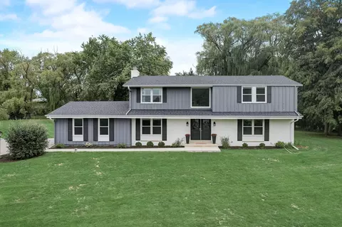 10453 N N Cir, Mequon, WI 53092