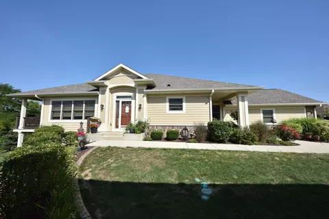 3088 W Villa, Franklin, WI 53132