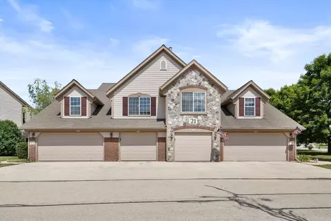 2126 W Vista Bella, Oak Creek, WI 53154