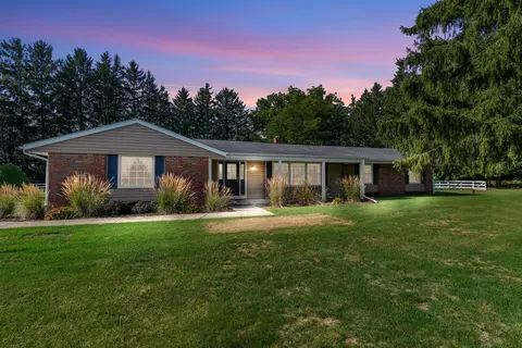 n6687 Saint Helena Road, Oak Grove, WI 53032