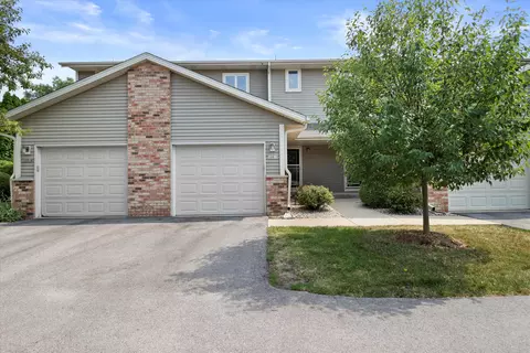198 Country #3, Delafield, WI 53018