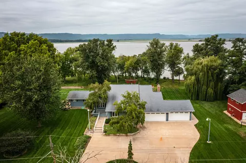 3533 Lakeshore, Campbell, WI 54603