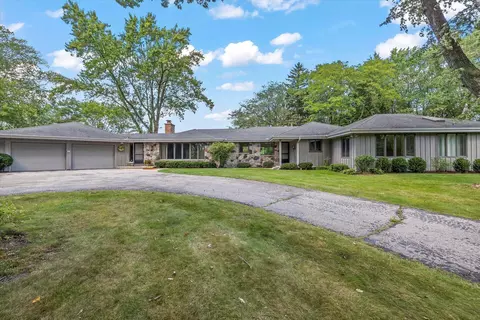 w230s4497 Milky Way, Waukesha, WI 53189