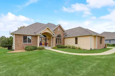 1303 Ridgeside, Oconomowoc, WI 53066