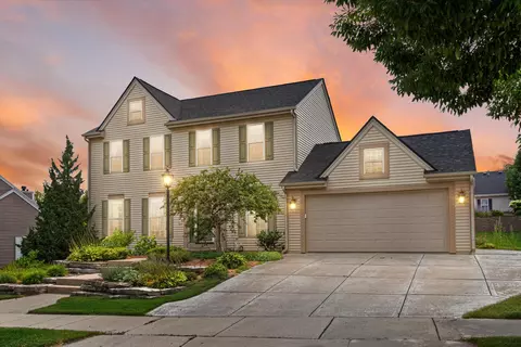 931 River Hl, Waukesha, WI 53189