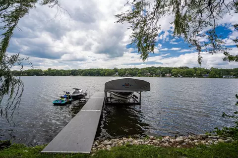 5509 W Peninsula, Waterford, WI 53185