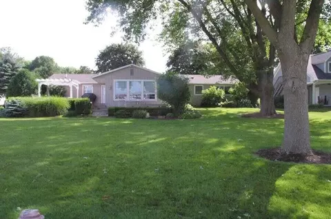 2086 Lake Trl, Delavan, WI 53115