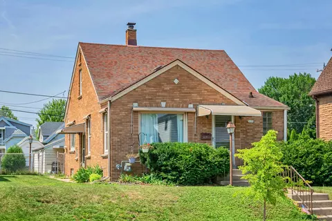 3659 S Iowa, Saint Francis, WI 53235
