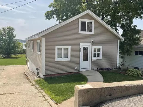 424 W Wisconsin, Pewaukee, WI 53072