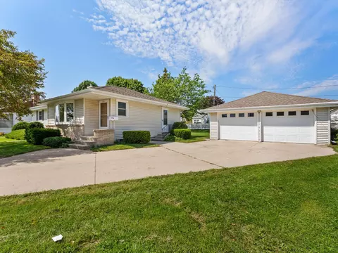 2200 Waldo, Manitowoc, WI 54220
