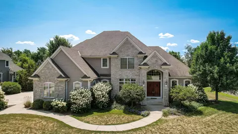 n37w23521 Broken Hl, Pewaukee, WI 53072