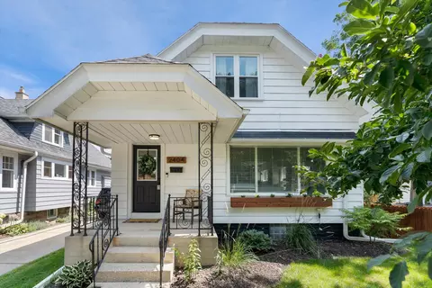 2404 N 71st, Wauwatosa, WI 53213