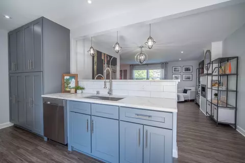 2625 W Dunwood, Glendale, WI 53209