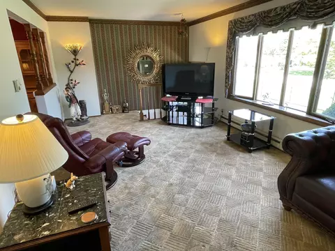 5178 S King Arthurs #5178, Greenfield, WI 53221