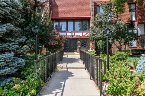 5253 N Lovers Ln #112, Milwaukee, WI 53225