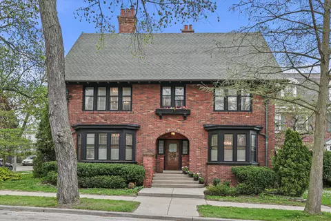 2134 N N Lk, Milwaukee, WI 53202